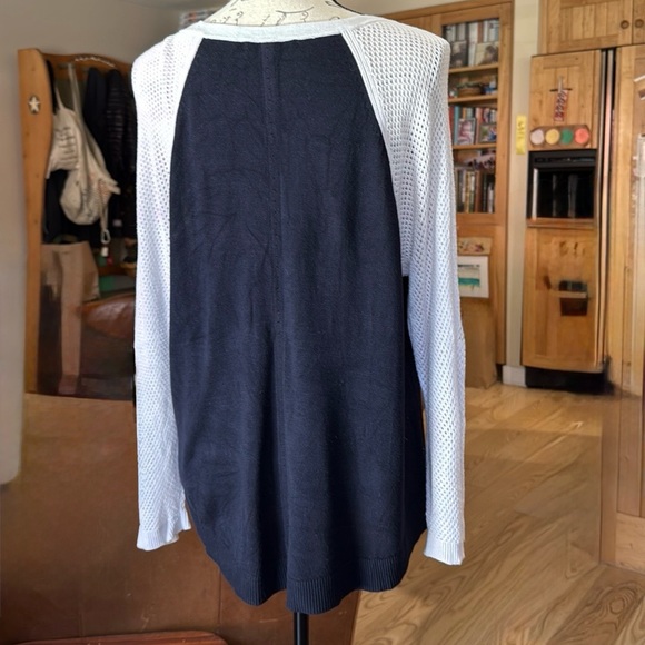 Rag & Bone, Lexie Colorblocked, Dark Navy & White Cut Out, 3/4 Sleeve’s. Large - Picture 8 of 15